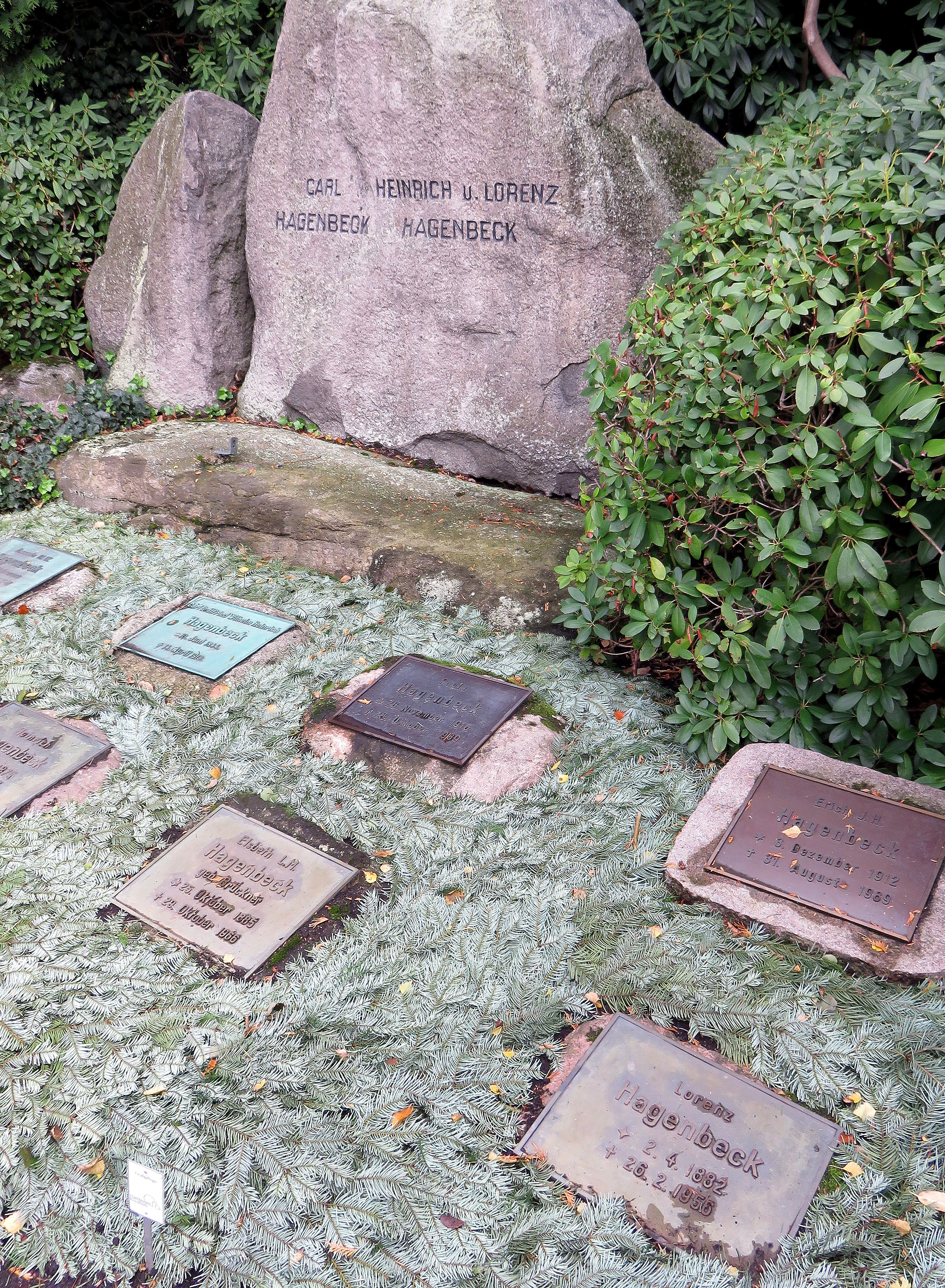 Grabstätte der Familie Hagenbeck auf dem Friedhof Ohlsdorf