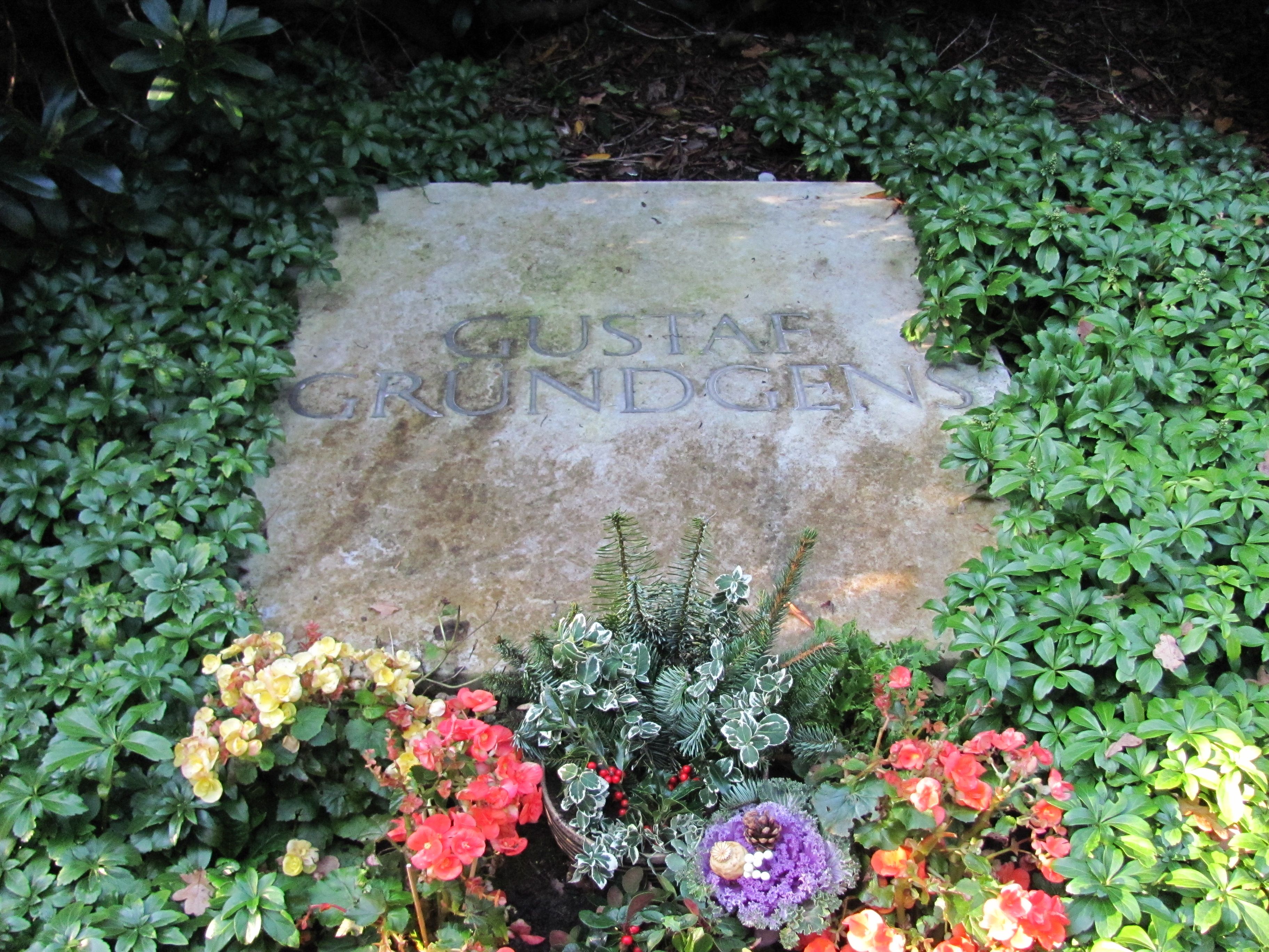 Grabstätte von Gustaf Gründgens auf dem Friedhof Ohlsdorf