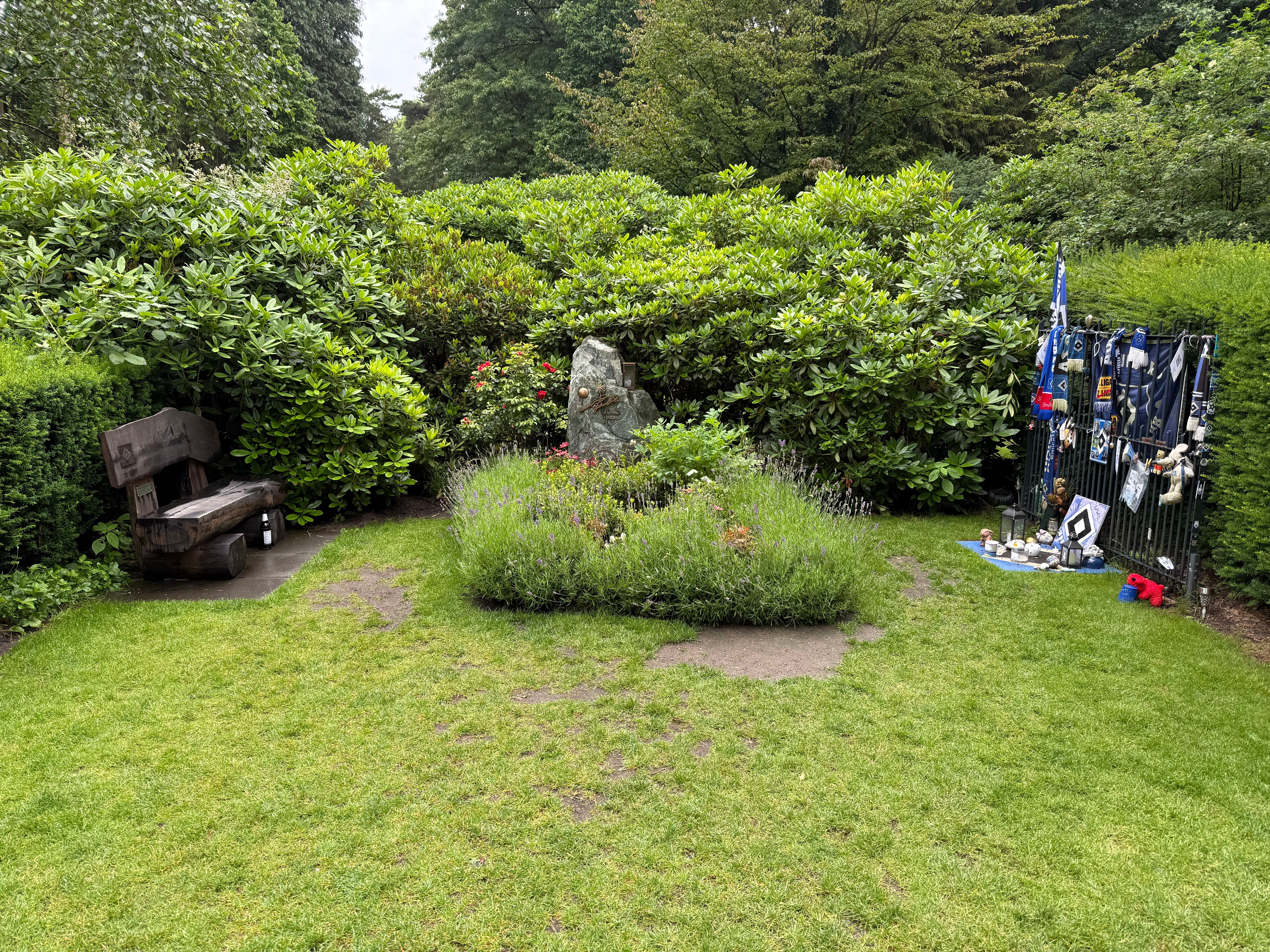 Grabstätte von Uwe Seeler auf dem Friedhof Ohlsdorf