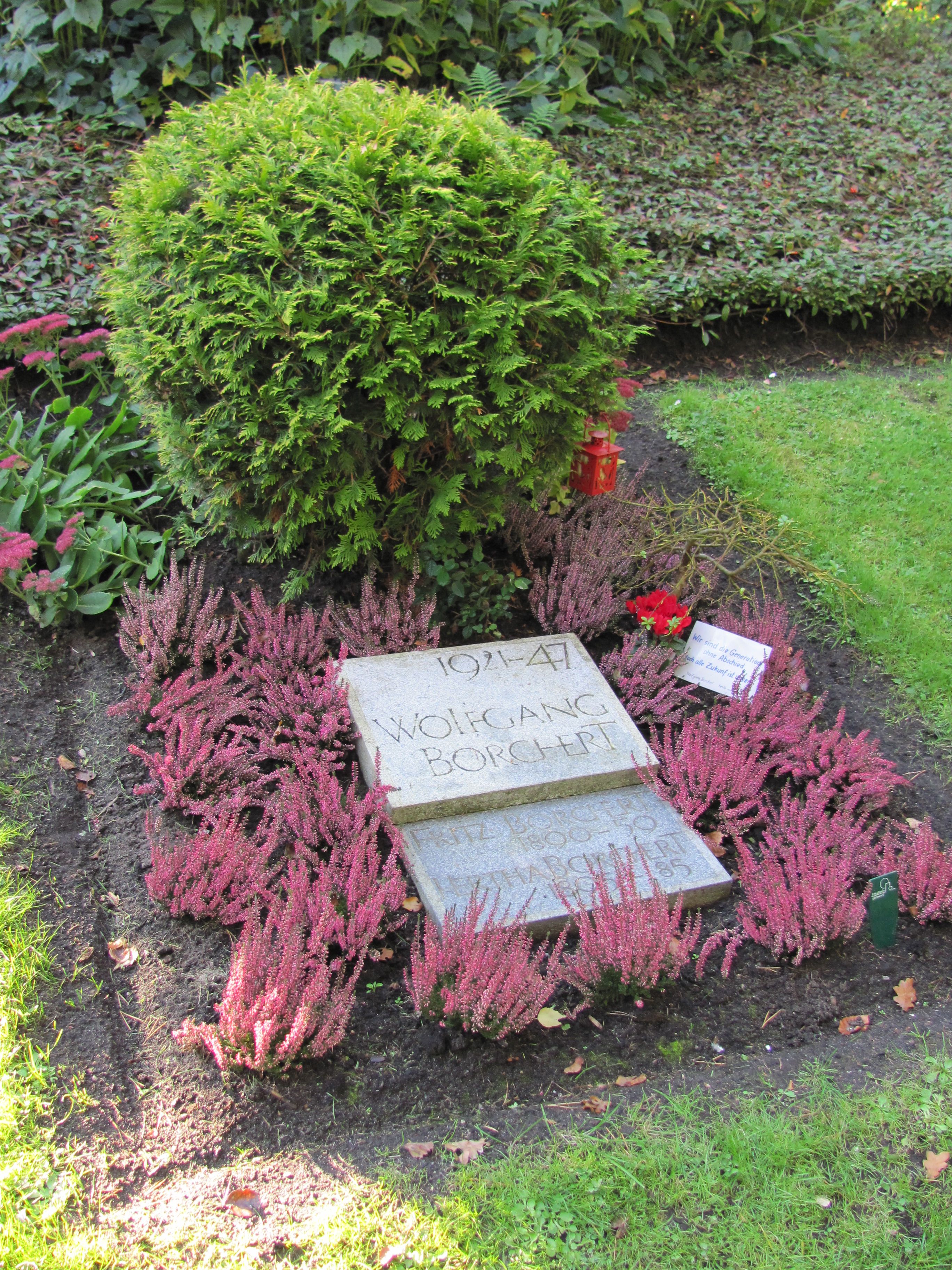 Grabstätte von Wolfgang Borchert auf dem Friedhof Ohlsdorf