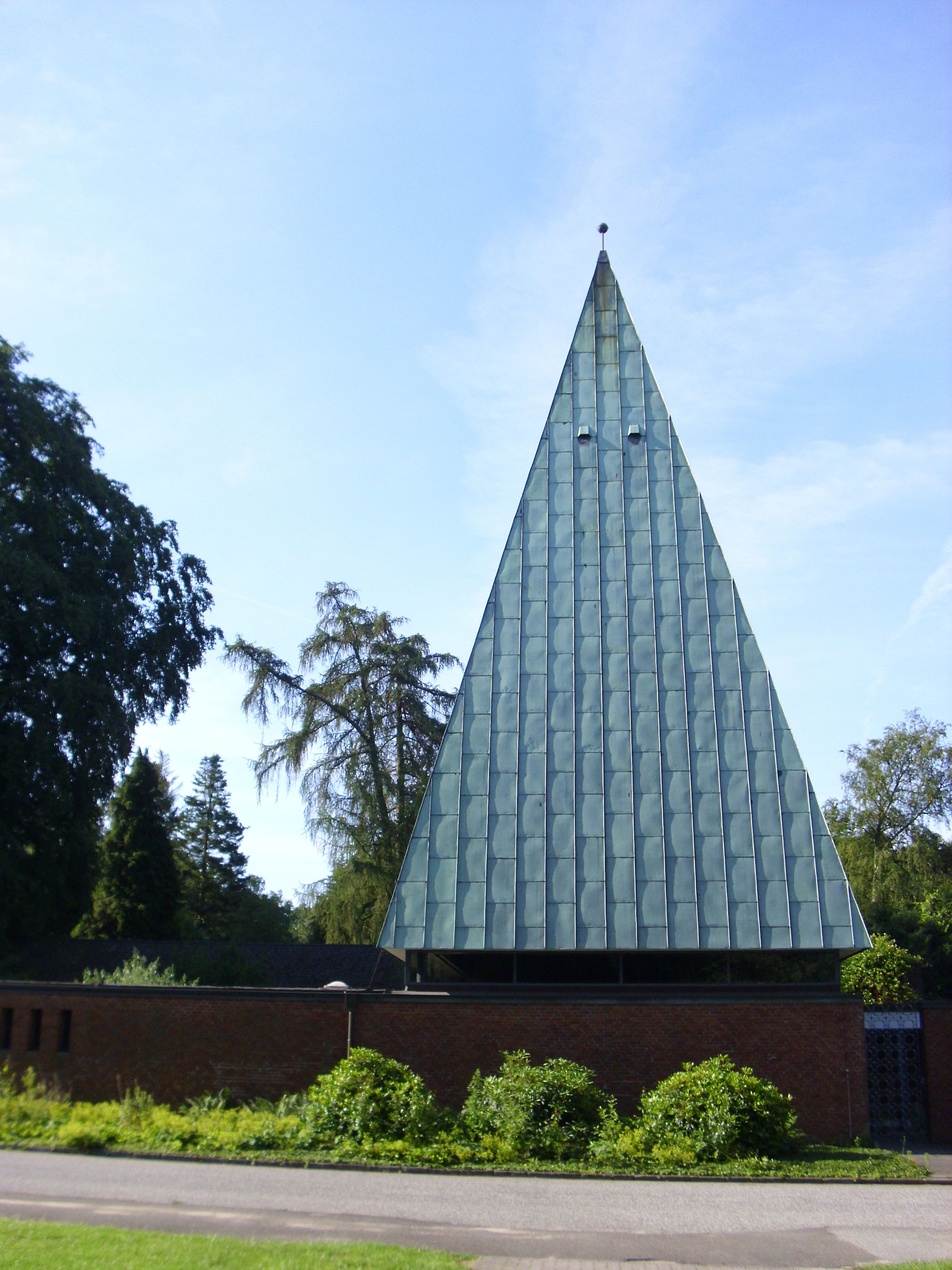 Backsteinbau der Kapelle 1 auf dem Friedhof Ohlsdorf